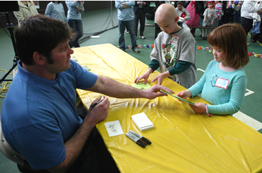 Patriots Player Stephen Neal signs autographs at Tuftsâ€™ Read by the River