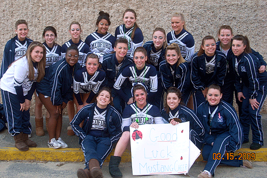 Mustang cheerleaders