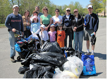 Grace Episcopal Church members cleanup Wrights Pond
