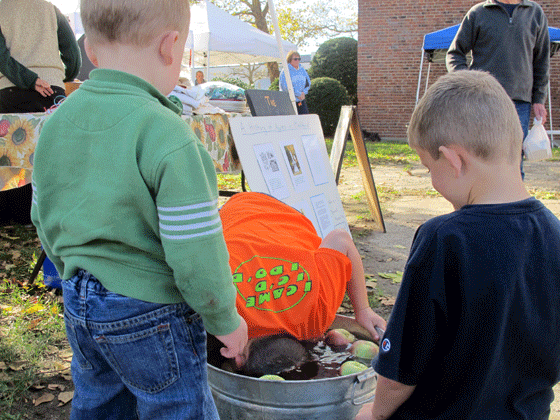 apple-bobbing